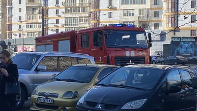 "Замінування" в Одесі: поліція шукає вибухівку в Приморському районному суді "Замінування" в Одесі: поліція шукає вибухівку в Приморському районному суді