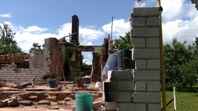 Залишилися без будинку: подружжя пенсіонерів з Количівки три місяці живуть у лазні Залишилися без будинку: подружжя пенсіонерів з Количівки три місяці живуть у лазні