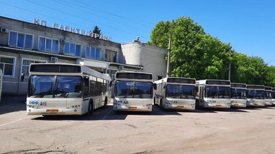 У Кропивницькому, щоб економити пальне, зняли з маршрутів половину автобусів