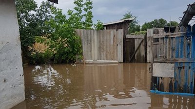 На Херсонщині продовжують ліквідовувати наслідки негоди у підтопленому селі