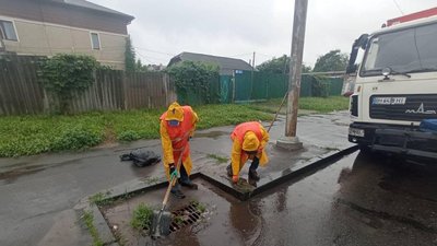 В Одесі через дощ затопило дві вулиці та скоротили рух тролейбусу В Одесі через дощ затопило дві вулиці та скоротили рух тролейбусу