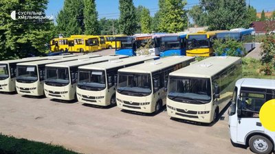 На Хмельниччині вирішили врегулювати роботу міського громадського транспорту під час повітряної тривоги