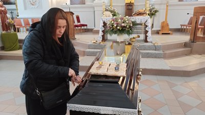 Був волонтером, пішов на фронт – у Житомирі попрощалися із загиблим військовим Анатолієм Антоневським Був волонтером, пішов на фронт – у Житомирі попрощалися із загиблим військовим Анатолієм Антоневським