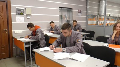 Вчитися і працювати. Як на Прикарпатті впроваджують дуальну освіту