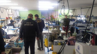 На Одещині викрили підпільні цехи з виробництва "брендового" одягу