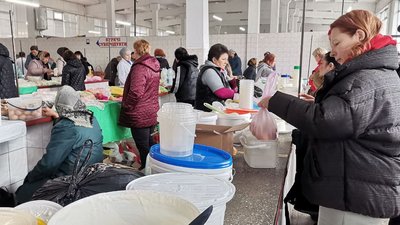 На ринку у Луцьку перевірили якість молочних та рослинних продуктів На ринку у Луцьку перевірили якість молочних та рослинних продуктів