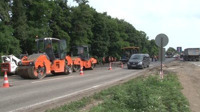 Без ремонту 40 років: на Черкащині відновлюють дорогу Без ремонту 40 років: на Черкащині відновлюють дорогу