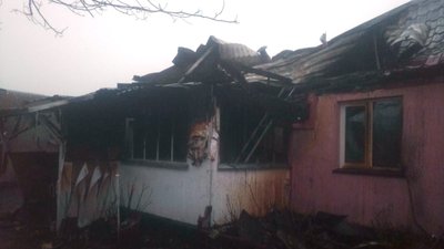 На Житомирщині протягом доби виникло три пожежі: на одній із них виявили тіло загиблого чоловіка На Житомирщині протягом доби виникло три пожежі: на одній із них виявили тіло загиблого чоловіка
