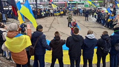 У Кривому Розі учасники ходи до Дня соборності України утворили «живий ланцюг єдності»