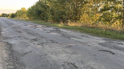 У Великому Тростянці на Полтавщині місцеві скаржаться на розбиту дорогу