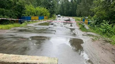У селищі на Волині ремонтують автомобільний міст, який пошкодила негода У селищі на Волині ремонтують автомобільний міст, який пошкодила негода