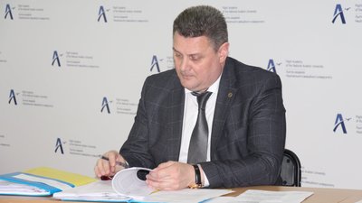 У Кропивницькому керівника льотної академії Олександра Чумака відсторонили від роботи