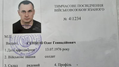 Експолітв’язень Сенцов став на облік у військкоматі Експолітв’язень Сенцов став на облік у військкоматі