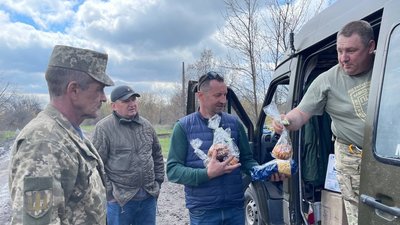 Волонтери Тернопільщини та Львівщини перед Великоднем передали допомогу на схід України