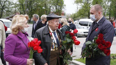 У Полтаві вшанували загиблих у Другій світовій війні У Полтаві вшанували загиблих у Другій світовій війні