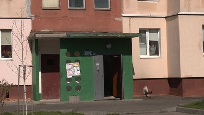 У луцькій багатоповерхівці четверту добу затоплює підвал. Як вирішують проблему