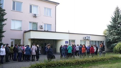 Протест на Менському сирзаводі: 200 робітників 5 місяців не отримують зарплатні. РЕПОРТАЖ