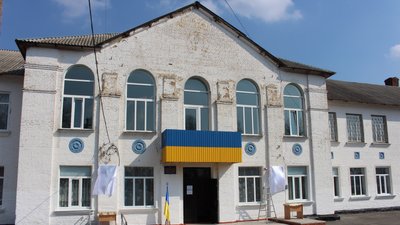 "Зараз би тільки жити, а його немає": у Штепівці на Сумщині вшанували пам'ять загиблих воїнів "Зараз би тільки жити, а його немає": у Штепівці на Сумщині вшанували пам'ять загиблих воїнів
