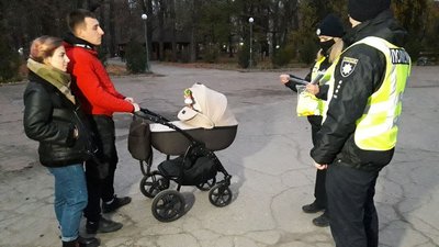 Ввечері пішоходи мають носити світловідбивальні елементи. Зміни до Правил дорожнього руху