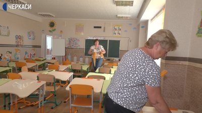 Черкаські школи не встигнуть до вересня придбати меблі та методичні матеріали для першокласників Черкаські школи не встигнуть до вересня придбати меблі та методичні матеріали для першокласників