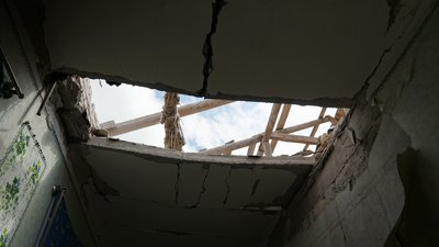 "Це нелюди, які здатні з дітьми отаке витворяти". Працівники інтернату у Білопіллі розповіли про обстріл закладу "Це нелюди, які здатні з дітьми отаке витворяти". Працівники інтернату у Білопіллі розповіли про обстріл закладу