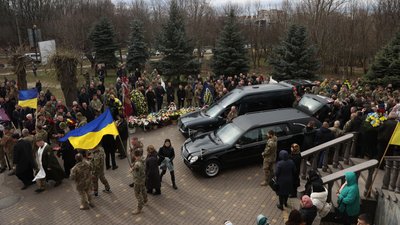 У Чернівцях попрощалися з двома загиблими військовими — Андрієм Луканюком та Максимом Гібадулліним У Чернівцях попрощалися з двома загиблими військовими — Андрієм Луканюком та Максимом Гібадулліним