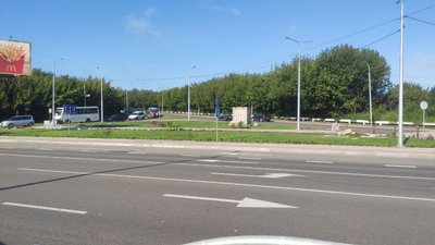 Паркан у Луцьку на Ківерцівській, що обмежує видимість водіям, перенесли Паркан у Луцьку на Ківерцівській, що обмежує видимість водіям, перенесли