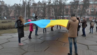 У Полтаві розгорнули 10-метровий стяг У Полтаві розгорнули 10-метровий стяг