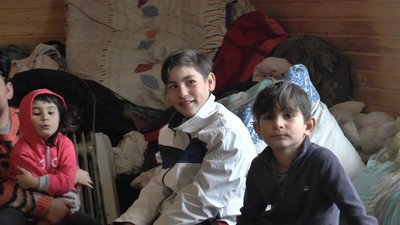 Із берега річки — у справжній будинок. Історія сім'ї франківських ромів Роубі та Гіти Із берега річки — у справжній будинок. Історія сім'ї франківських ромів Роубі та Гіти