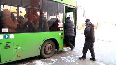 Близько сотні евакуйованих жителів із селища Бородянка Київської області провели ніч у Житомирі Близько сотні евакуйованих жителів із селища Бородянка Київської області провели ніч у Житомирі