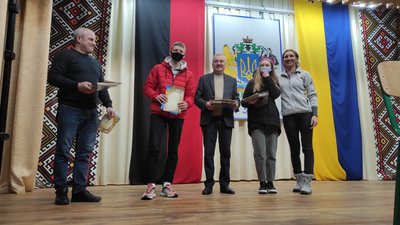 Біатлоністка вручила відзнаки школярам за успіхи у зимових видах спорту