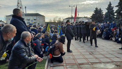 На Житомирщині прощаються з військовослужбовцем Ігорем Тичиною, який загинув від кулі снайпера На Житомирщині прощаються з військовослужбовцем Ігорем Тичиною, який загинув від кулі снайпера