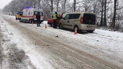 Затори та ДТП: ситуація на дорогах Івано-Франківщини Затори та ДТП: ситуація на дорогах Івано-Франківщини
