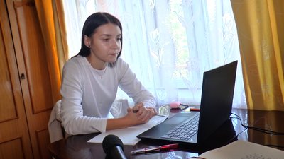 Сєвєродонецькі вчителі святкують професійне свято в евакуації Сєвєродонецькі вчителі святкують професійне свято в евакуації
