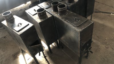 "Бійців треба зігрівати не тільки нашою любов’ю": як на Одещині виготовляють буржуйки для ЗСУ