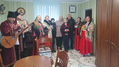 Піднімають дух українського народу та донатять на армію: як на Вінниччині гурт “Прилучаночка” допомагає захисникам Піднімають дух українського народу та донатять на армію: як на Вінниччині гурт “Прилучаночка” допомагає захисникам