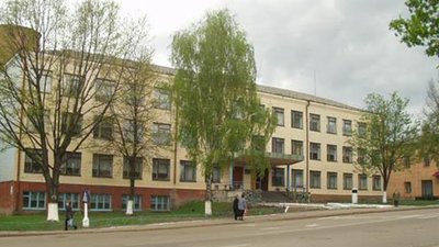 Вирубували дерева: навчальний заклад на Житомирщині заплатив штраф за нищення екопам'ятки