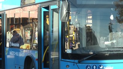У миколаївському тролейбусі пасажир вдарив контролера