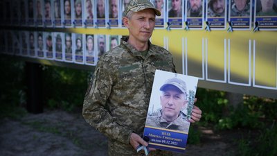 Микола Зиль із Полтавщини зняв портрет зі стенду із зниклими безвісти після повернення