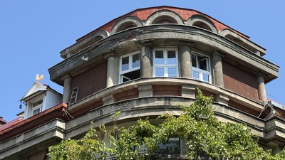 Пінопласт на Театральній: як в Ужгороді реставрують історичні будівлі