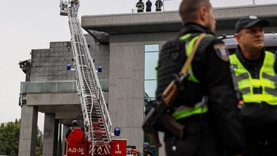 Наслідки обстрілу бізнес-центру російським ударним безпілотником. Київ, 23 вересня 2026
