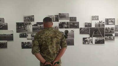 Чорно-біла мотивація: у Черкасах відкрили виставку зі світлинами воїнів-спортсменів