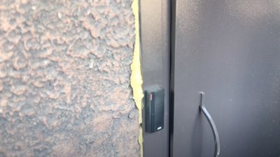 Двері із з автоматичною системою відкривання Двері із з автоматичною системою відкривання