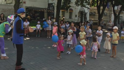 "Підготуємося до школи разом": у Вінниці для дітей-переселенців збирають шкільне приладдя "Підготуємося до школи разом": у Вінниці для дітей-переселенців збирають шкільне приладдя