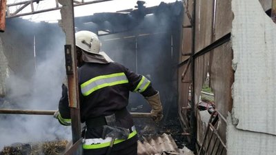 На Херсонщині рятувальники ліквідували пожежу приватної господарчої споруди На Херсонщині рятувальники ліквідували пожежу приватної господарчої споруди
