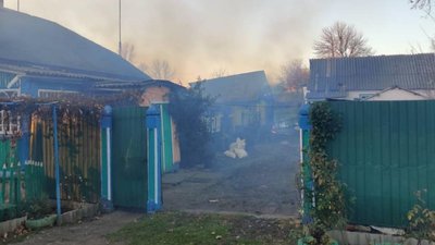 Пошкоджені будинки, автомобіль та ЛЕП — військові РФ впродовж дня обстрілювали прикордонні громади Сумщини