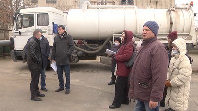 "Хочемо дихати свіжим повітрям": у Херсоні жителі багатоповерхівки проти облаштування автостоянки "Хочемо дихати свіжим повітрям": у Херсоні жителі багатоповерхівки проти облаштування автостоянки
