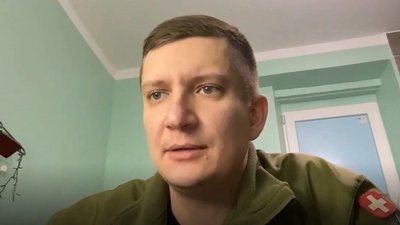 "Тримаємося вже майже рік, вірю, що ми переможемо": історія лікаря-анестезіолога, який захищає Україну "Тримаємося вже майже рік, вірю, що ми переможемо": історія лікаря-анестезіолога, який захищає Україну