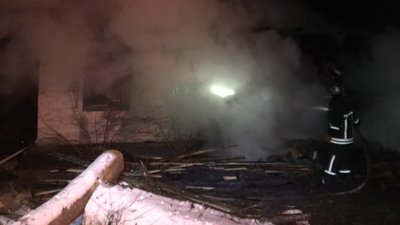 На Житомирщині на пожежі 52-річний господар втратив будинок та отримав опіки обличчя На Житомирщині на пожежі 52-річний господар втратив будинок та отримав опіки обличчя
