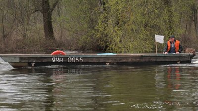 25 ходок на саморобному човні: двоє рибалок з Мньова перевезли 160 співробітників Чорнобильської АЕС